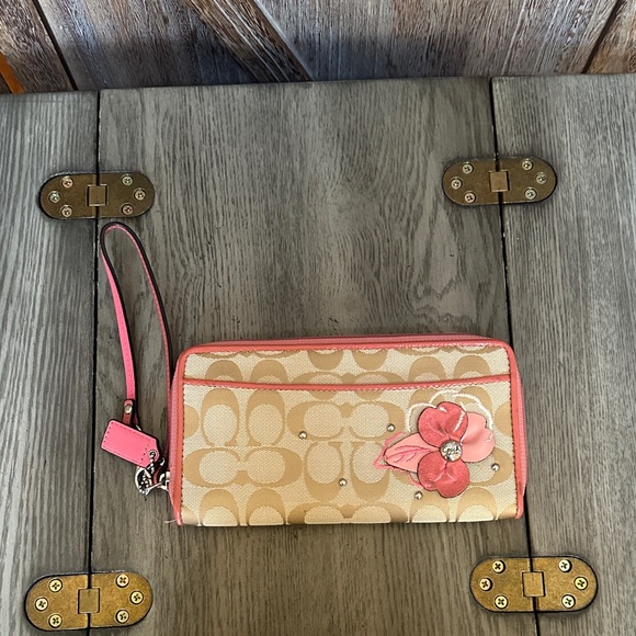 Coach Signature C Bleeker Floral Patent Leather Appliqué Tote & Wallet - Picture 11 of 16